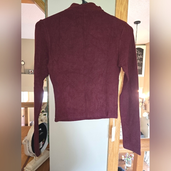 OGL Mid Thermal Thermal Brushed Mock Neck Crop Top - Picture 4 of 13